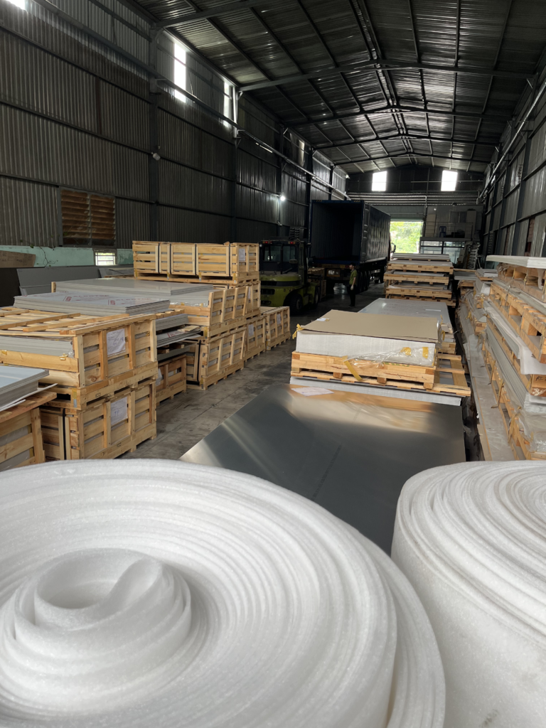 Toàn cảnh không gian lưu trữ vật tư tại tổng kho ALCOTOP
