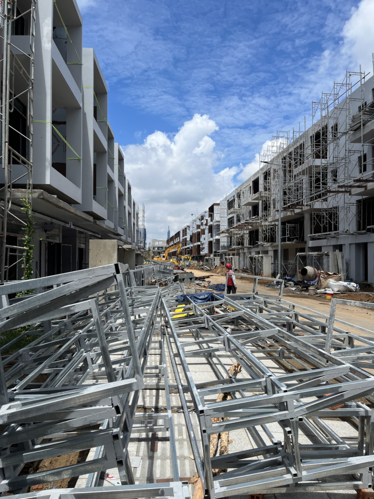 Gia công lắp dựng khung xương chịu lực tại công trình Senturia An Phú
