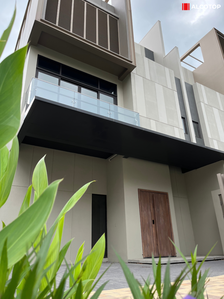Góc chụp hất đáy canopy ALCOTOP phẳng phiu không lượn sóng