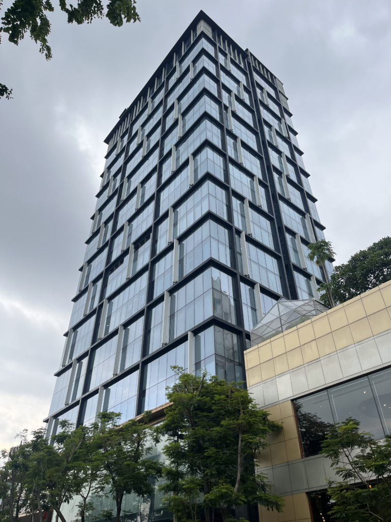 Mái đón Canopy tòa nhà A&B Tower dùng tấm ốp nhôm ALCOTOP màu đồng